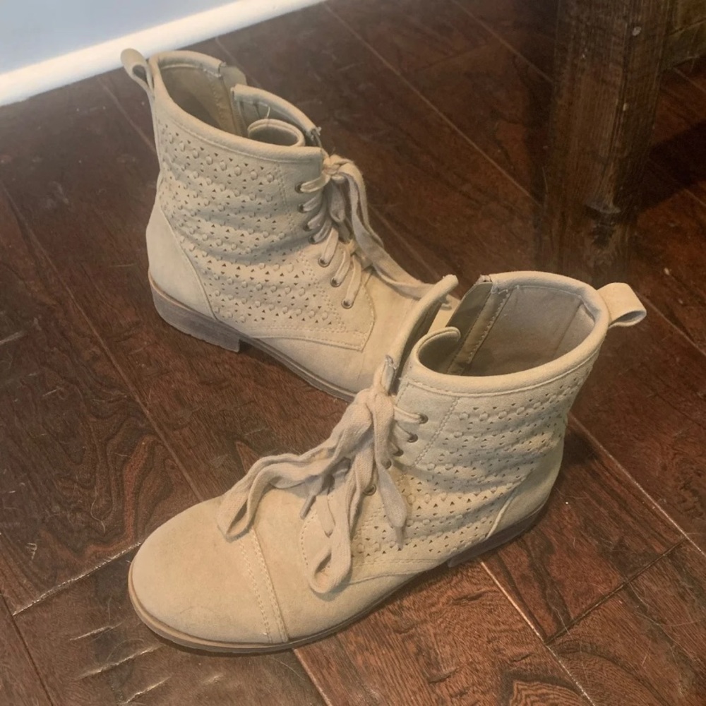 Boots - Picture 2 of 3